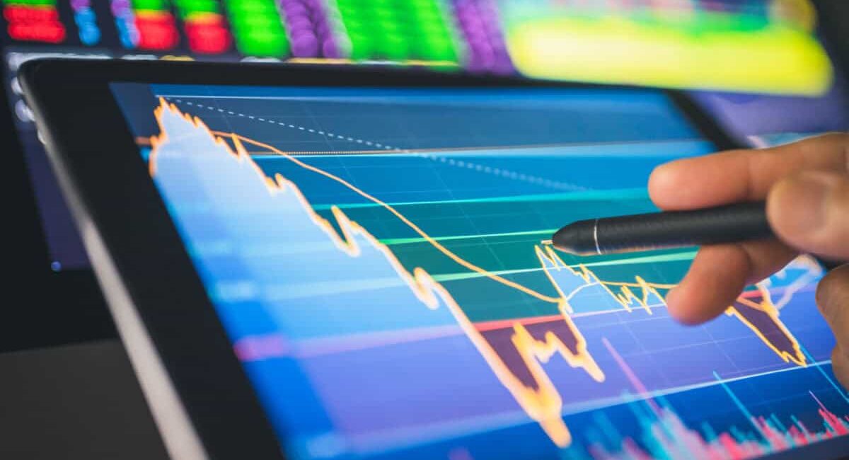 A Top TSX Dividend Stock to Buy on Pullbacks