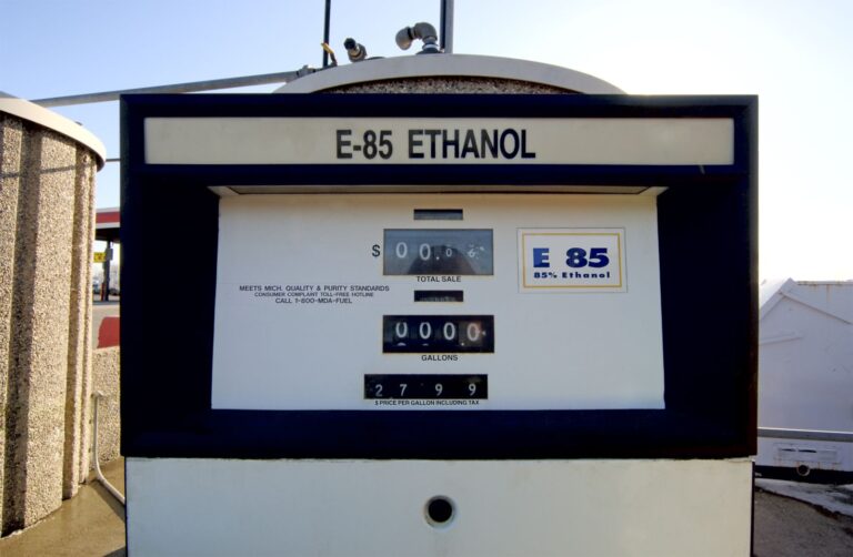 Crude Oil Prices Soar on Fears US-Iran War to Persist